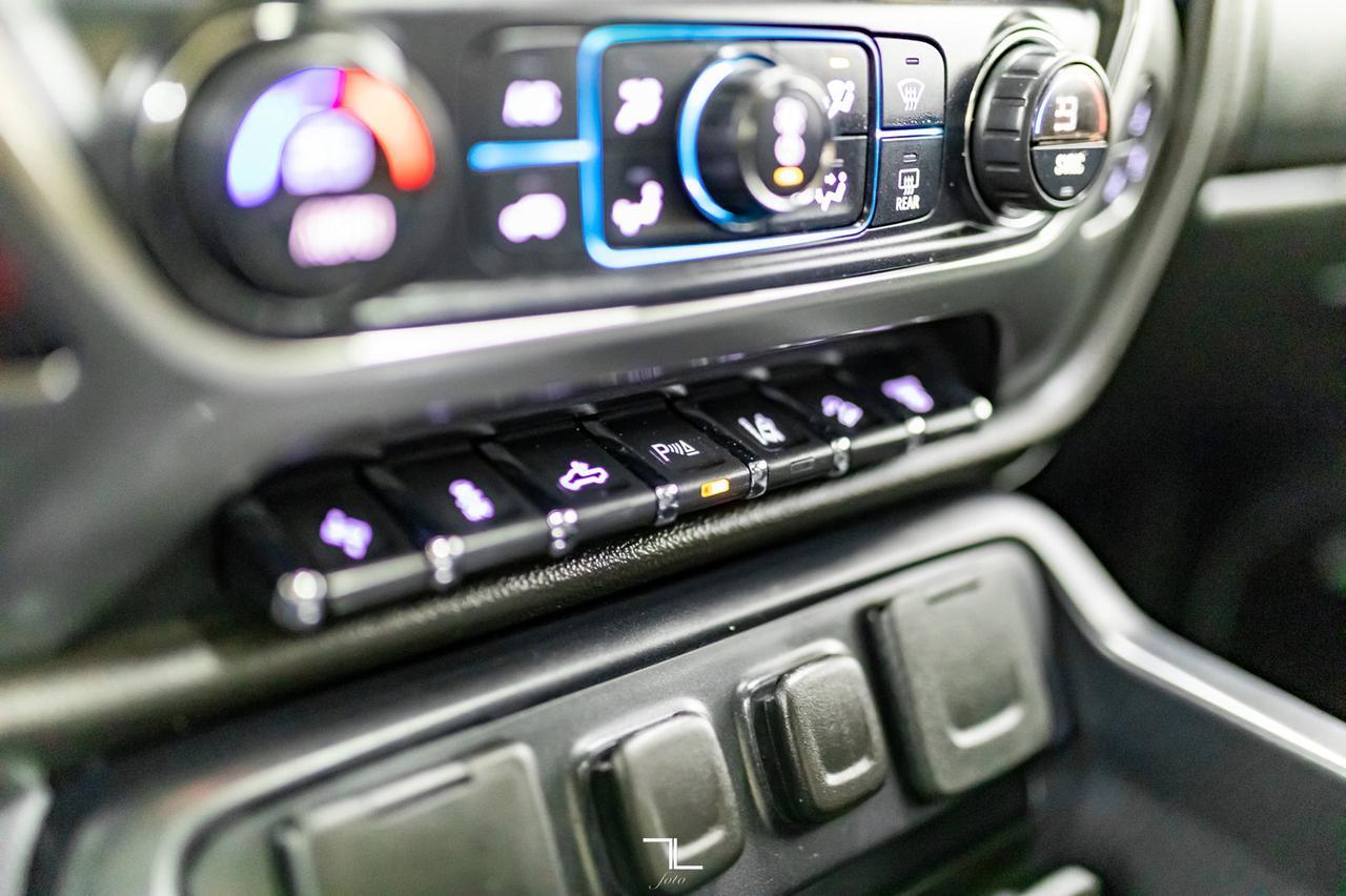 2016 Chevrolet Silverado 2500HD 4x4 Crew Cab LTZ Z71 Diesel Leather Roof Nav Red Deer AB