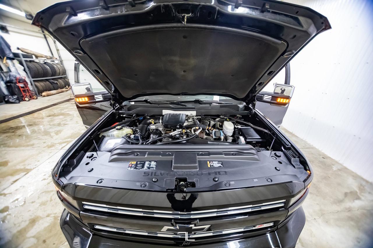 2016 Chevrolet Silverado 2500HD 4x4 Crew Cab LTZ Z71 Diesel Leather Roof Nav Red Deer AB