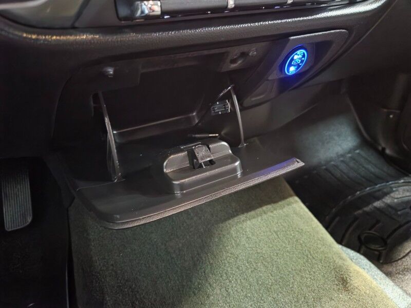 2016 Chevrolet Silverado 2500HD LT 4WD 6.0L V8 Vortec Touch Screen Backup Camera FREE WARRANTY Arlington TX