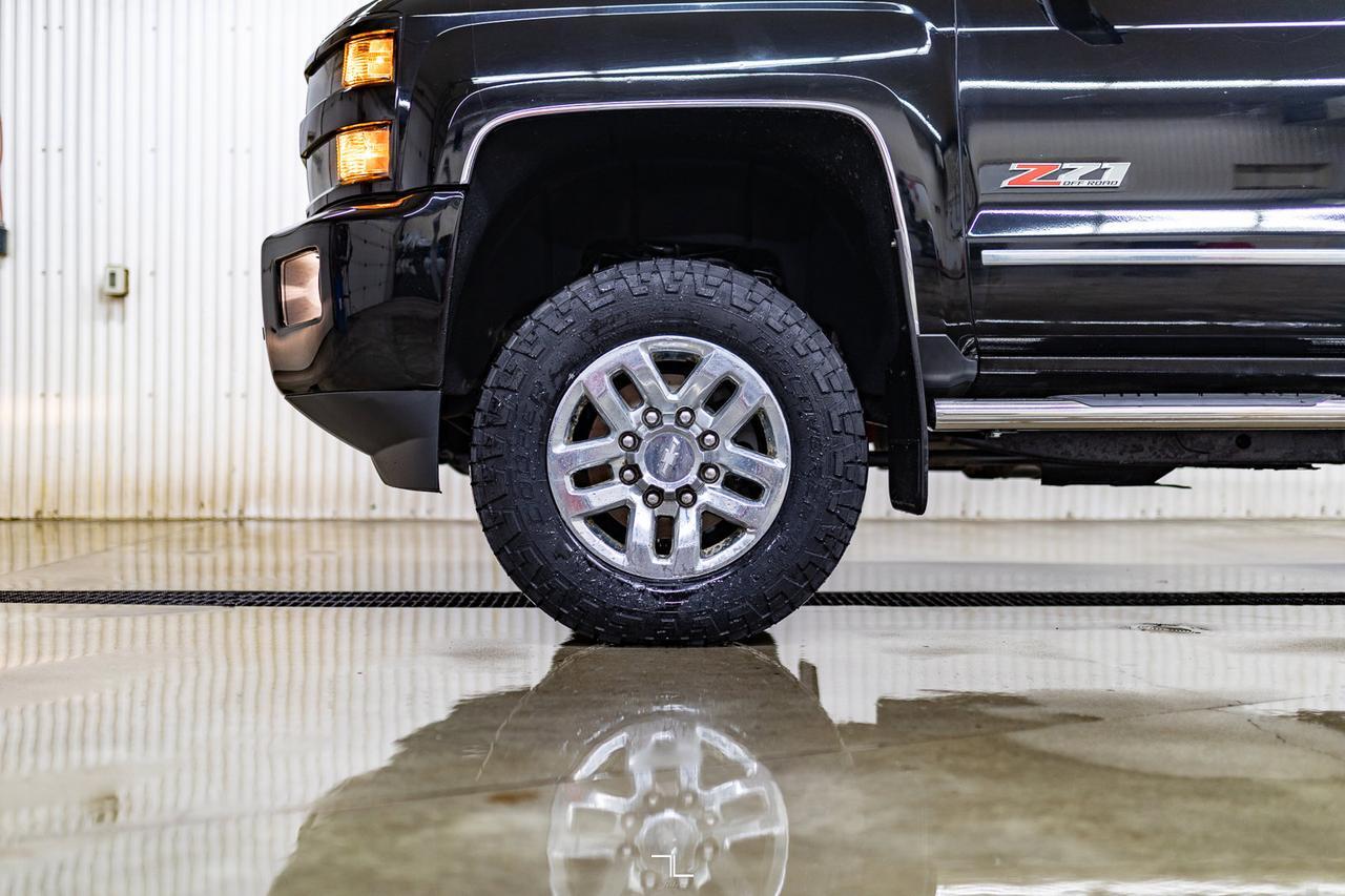 2016 Chevrolet Silverado 3500HD 4x4 Crew Cab LTZ Z71 Diesel Leather Roof Nav Red Deer AB
