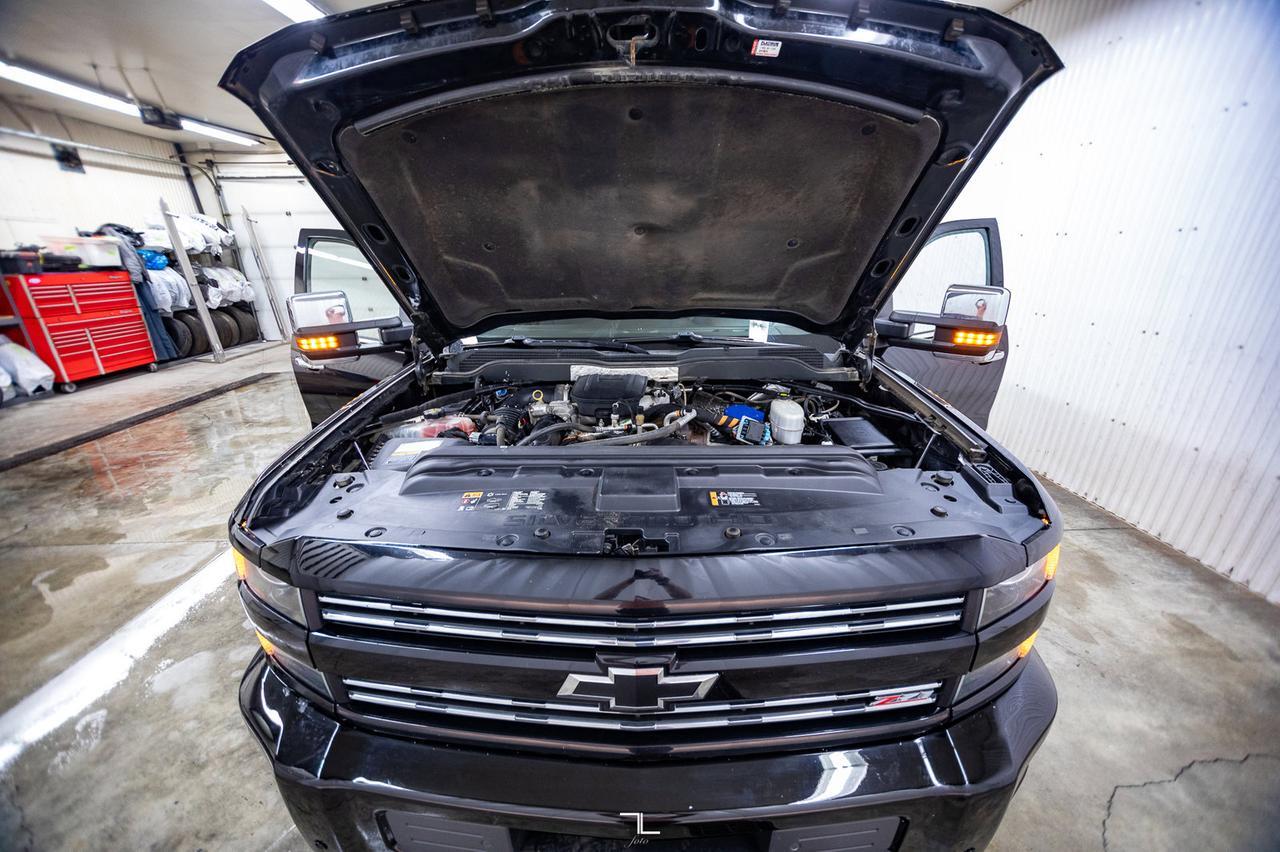 2016 Chevrolet Silverado 3500HD 4x4 Crew Cab LTZ Z71 Diesel Leather Roof Nav Red Deer AB