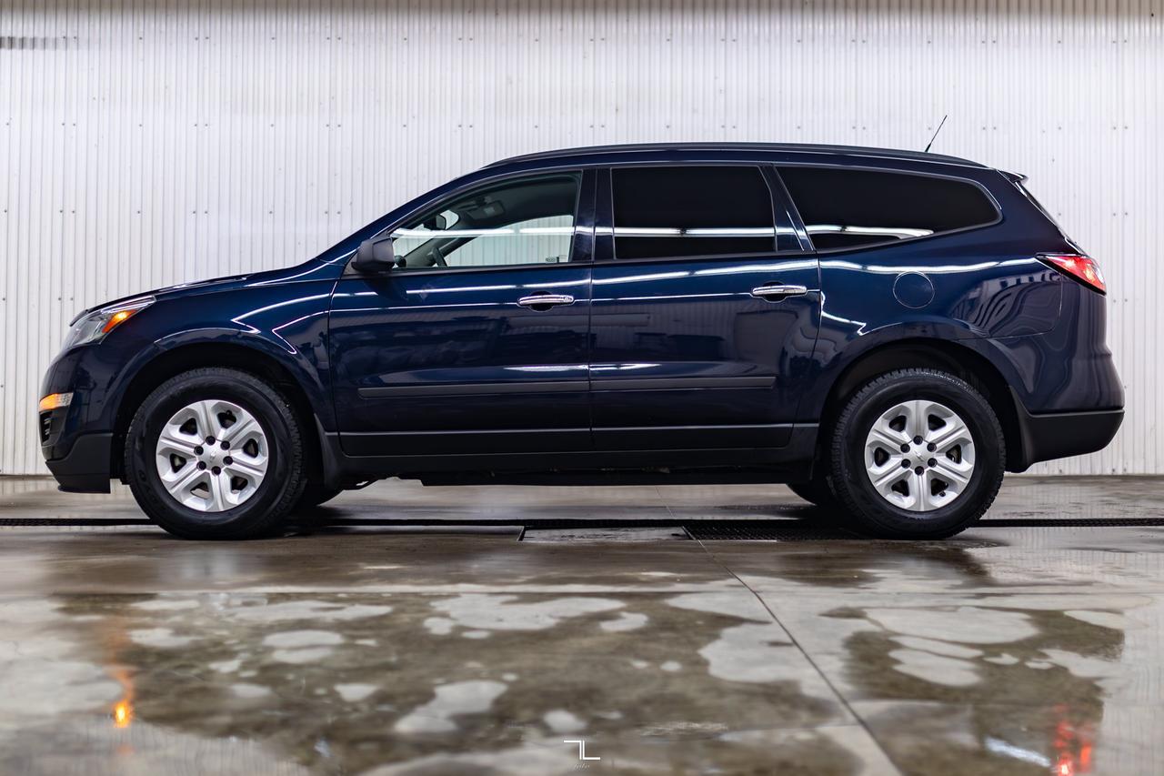 2016 Chevrolet Traverse FWD LS 8 Passenger BCam Red Deer AB