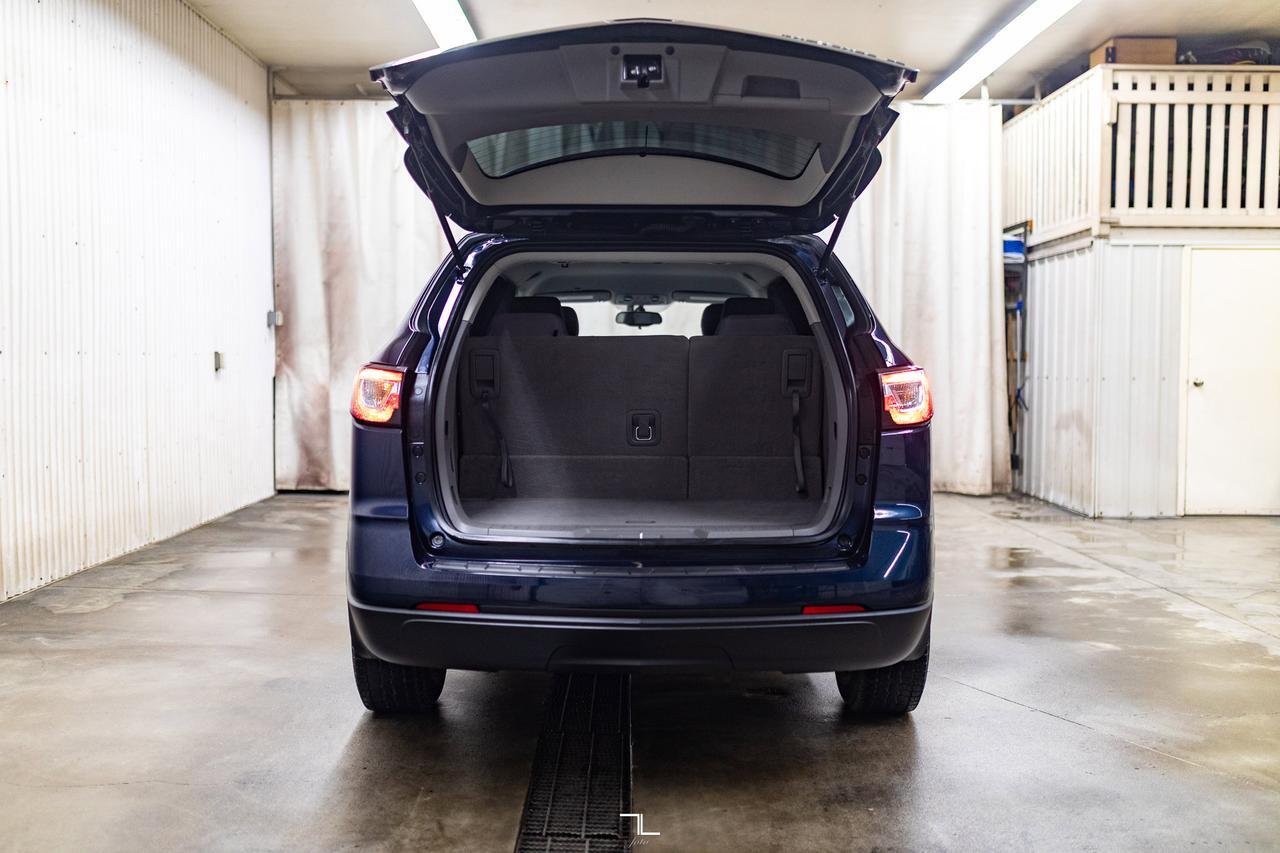 2016 Chevrolet Traverse FWD LS 8 Passenger BCam Red Deer AB