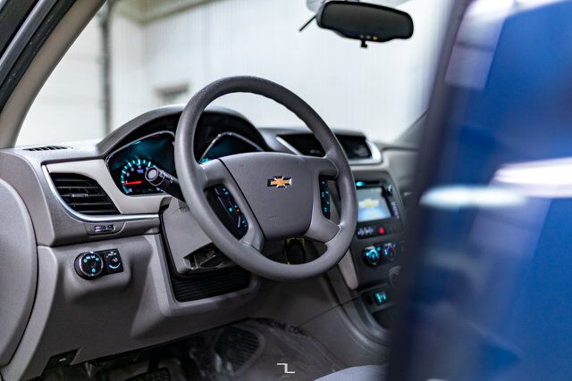 2016 Chevrolet Traverse FWD LS 8 Passenger BCam Red Deer AB