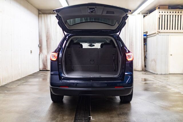 2016 Chevrolet Traverse FWD LS 8 Passenger BCam Red Deer AB