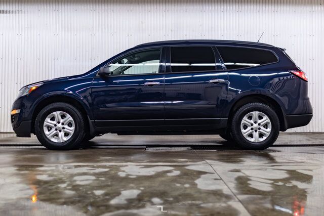 2016 Chevrolet Traverse FWD LS 8 Passenger BCam Red Deer AB