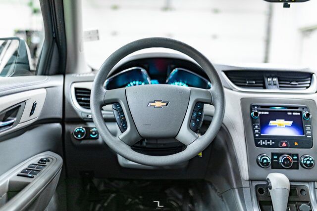 2016 Chevrolet Traverse FWD LS 8 Passenger BCam Red Deer AB