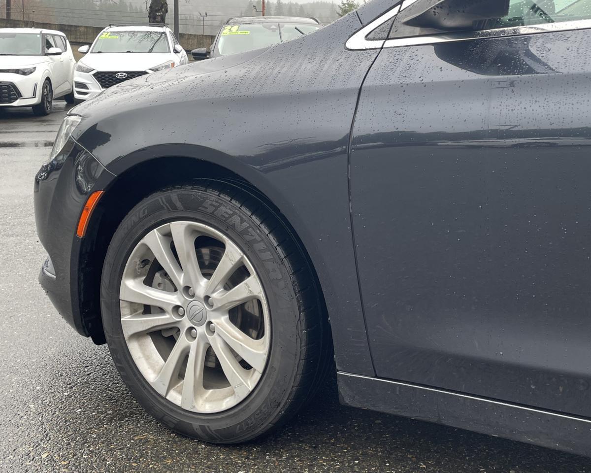 2016 Chrysler 200 Limited Sedan 4D