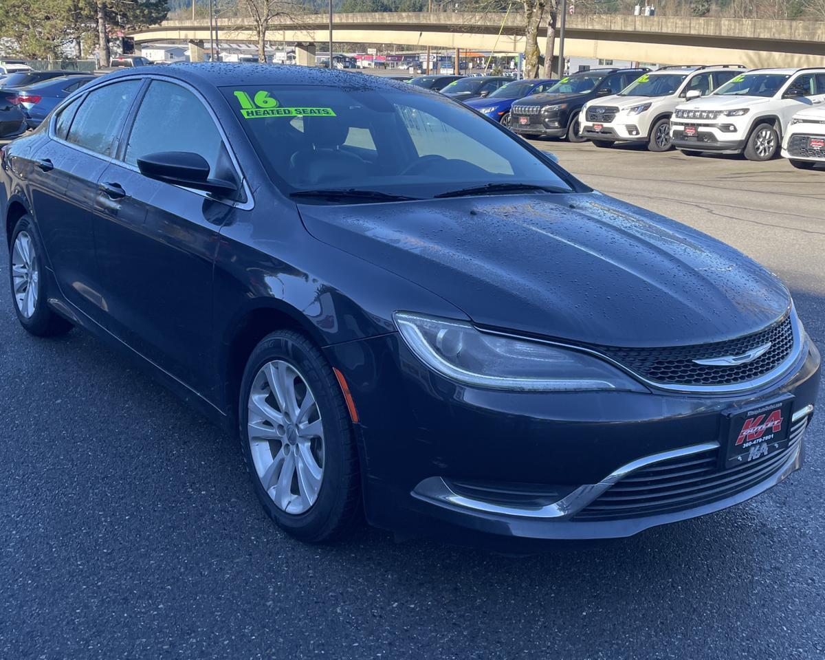 2016 Chrysler 200 Limited Sedan 4D