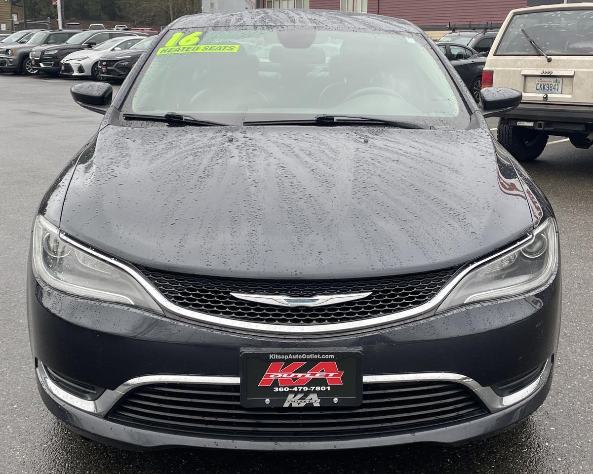 2016 Chrysler 200 Limited Sedan 4D