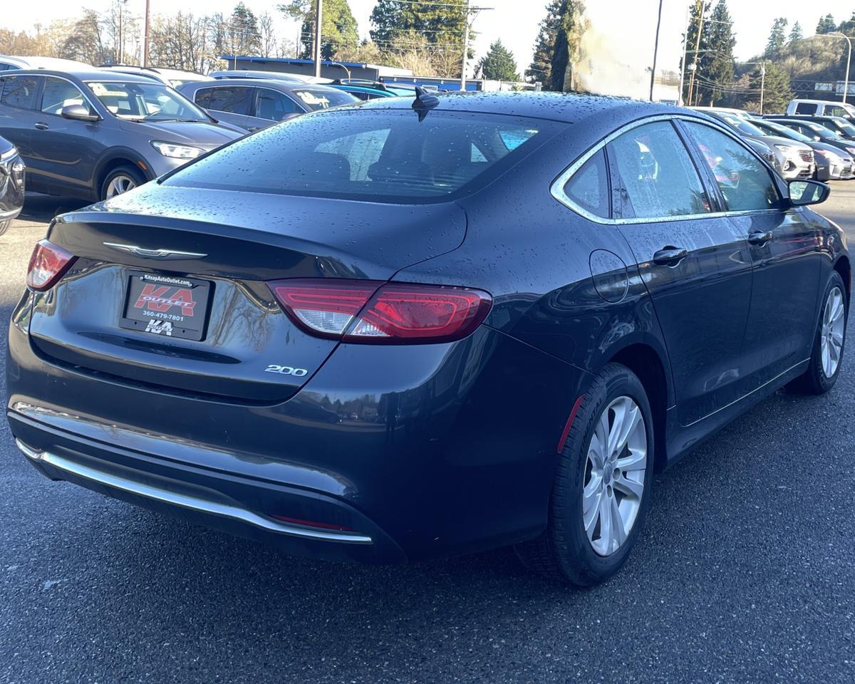 2016 Chrysler 200 Limited Sedan 4D