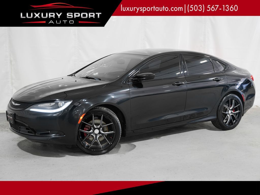 2016 Chrysler 200 S's photo
