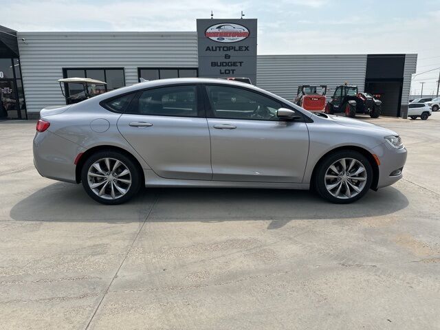 2016 Chrysler 200 S