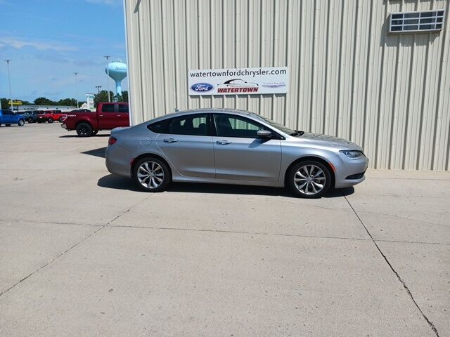 2016 Chrysler 200 S Watertown SD