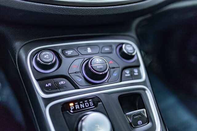 2016 Chrysler 200C Leather Roof Nav BCam Red Deer AB