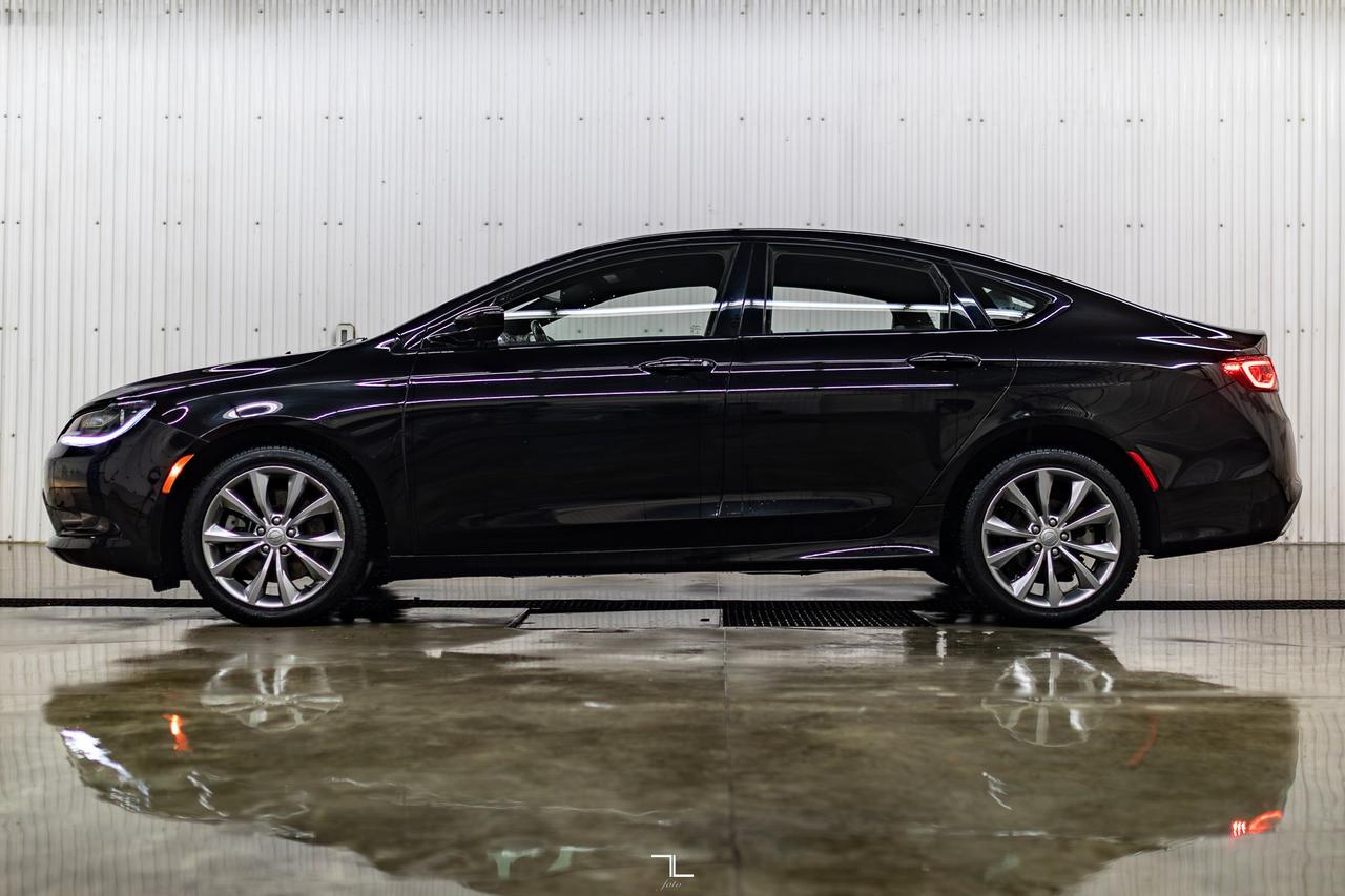 2016 Chrysler 200S AWD Alloy Edition Leather PSeat Red Deer AB