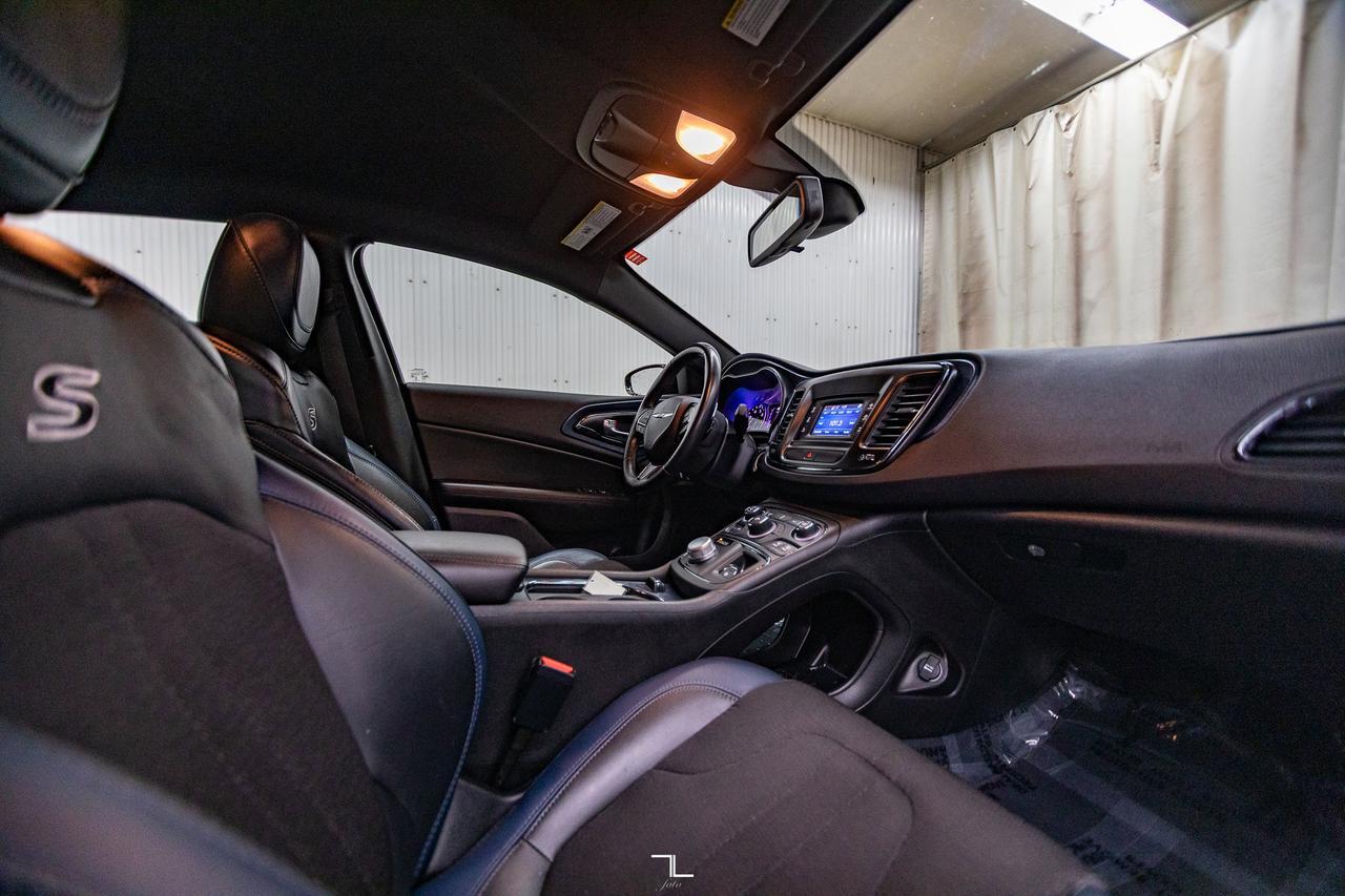 2016 Chrysler 200S AWD Alloy Edition Leather PSeat Red Deer AB