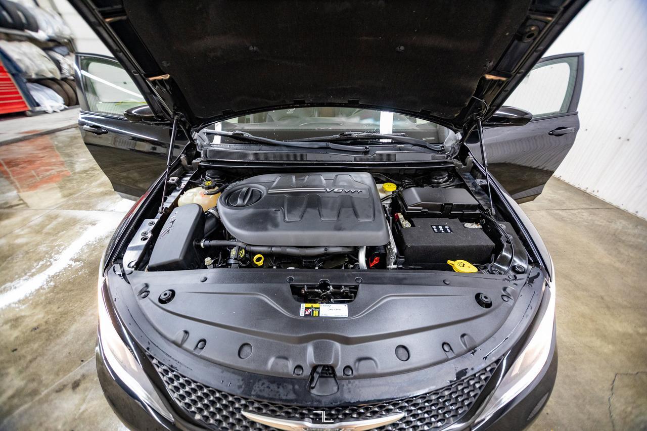 2016 Chrysler 200S AWD Alloy Edition Leather PSeat Red Deer AB