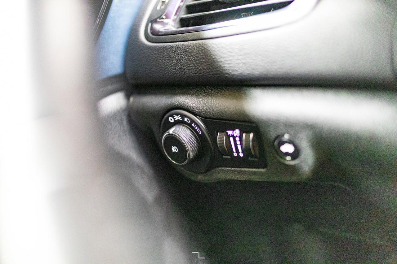 2016 Chrysler 200S AWD Alloy Edition Leather PSeat Red Deer AB