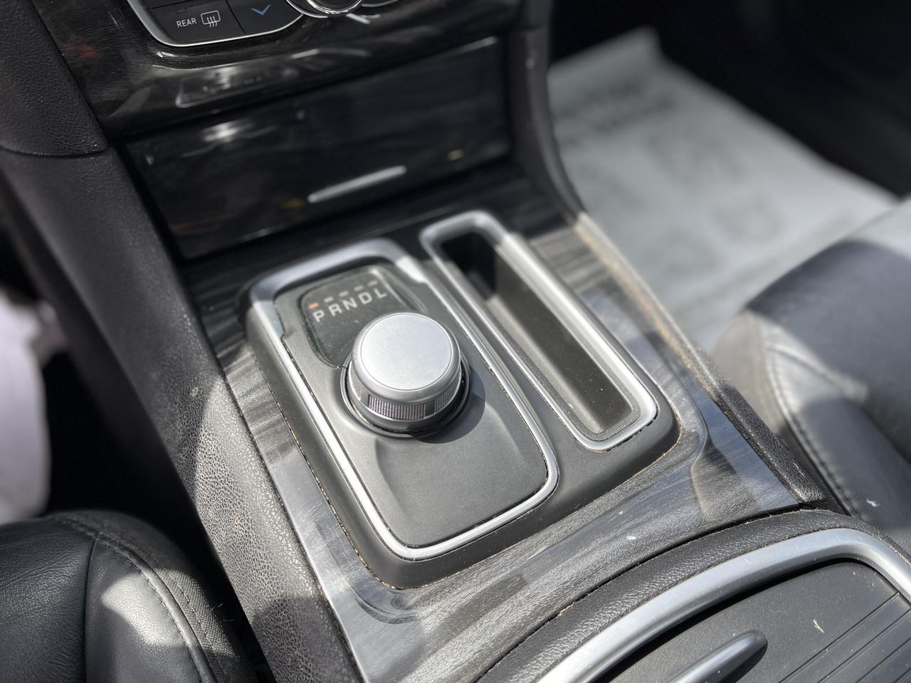 2016 Chrysler 300 Limited RWD Hayden ID