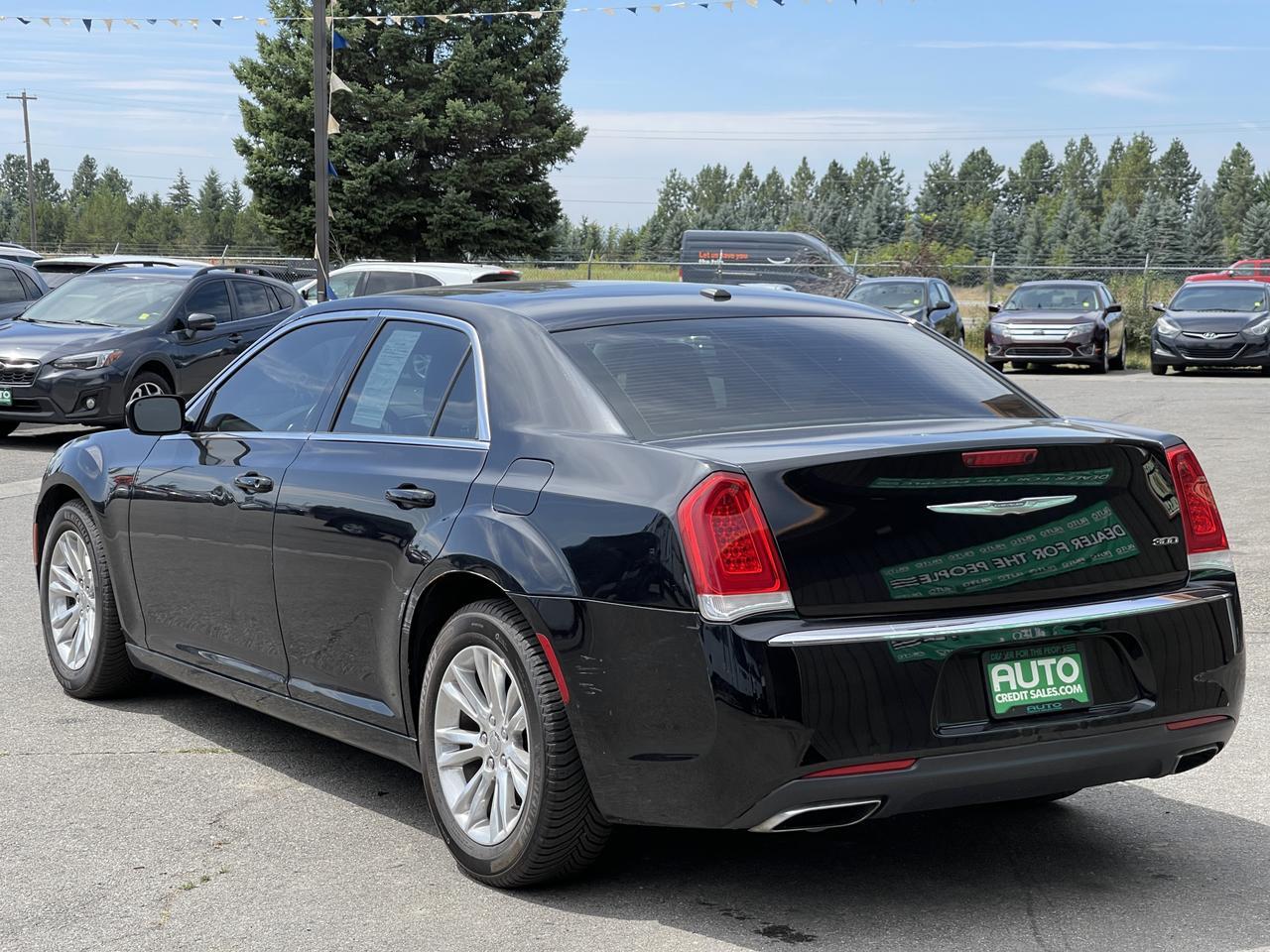 2016 Chrysler 300 Limited RWD Hayden ID