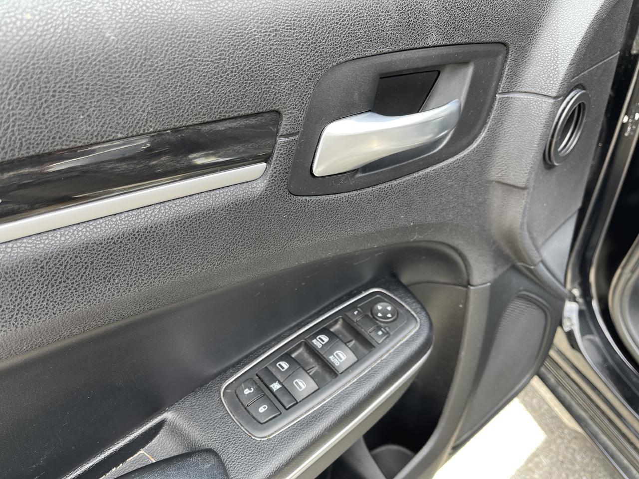 2016 Chrysler 300 Limited RWD Hayden ID