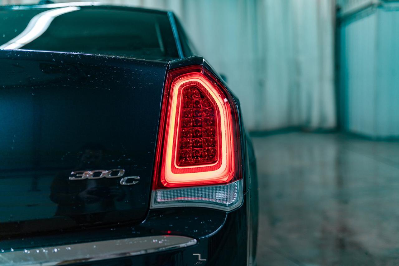 2016 Chrysler 300C AWD Leather Roof Nav BCam Red Deer AB