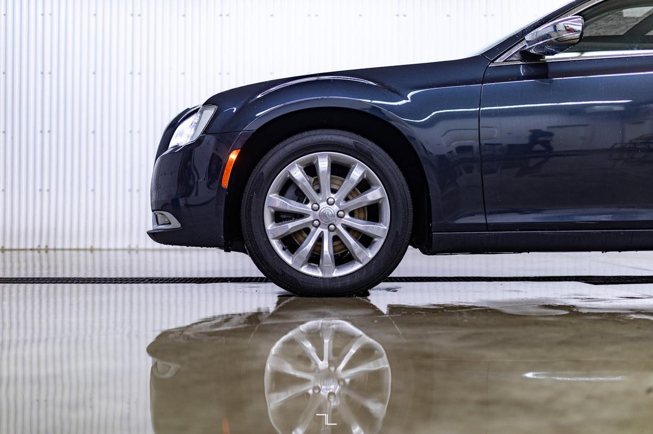 2016 Chrysler 300C AWD Leather Roof Nav BCam Red Deer AB