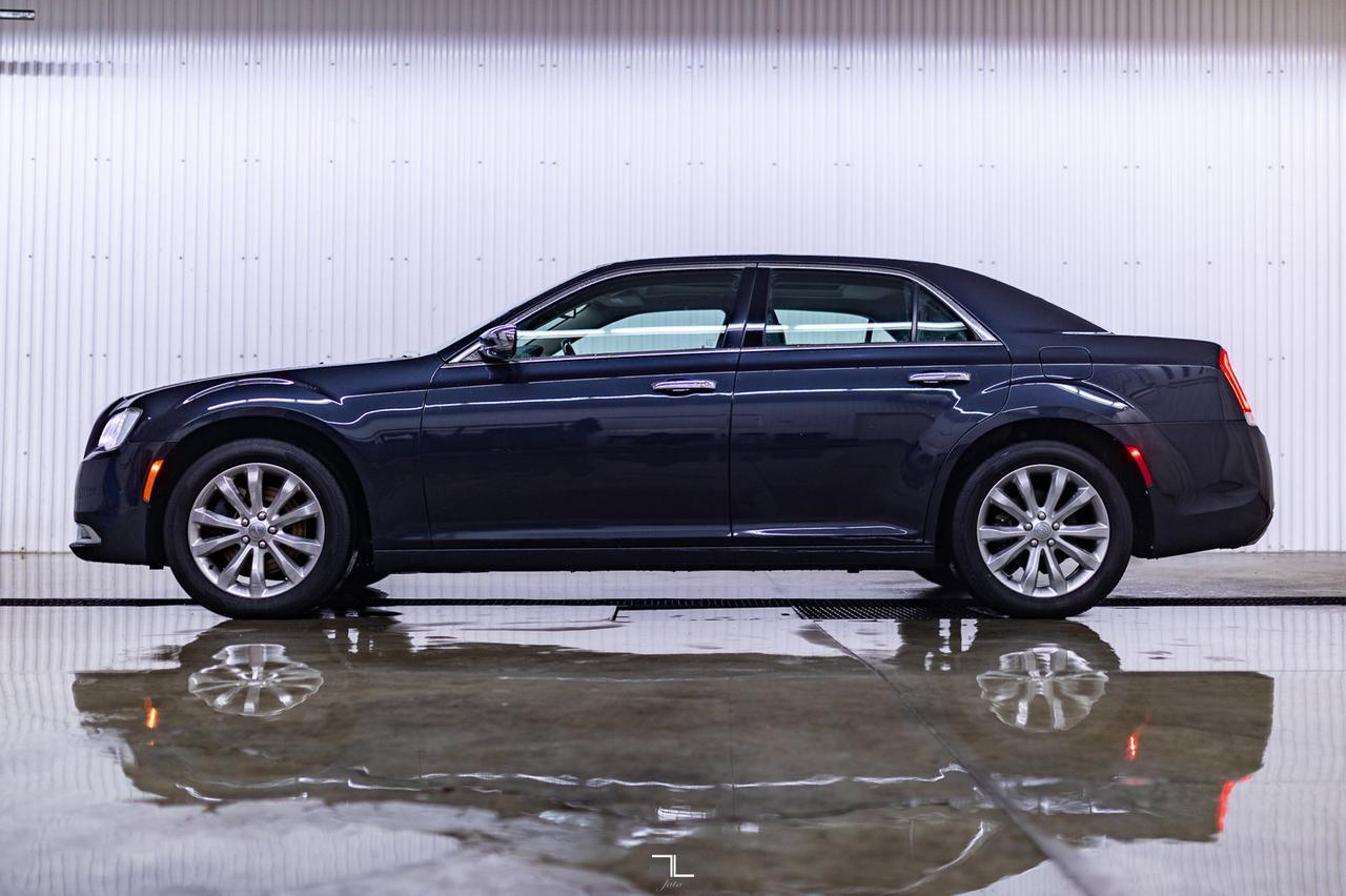 2016 Chrysler 300C AWD Leather Roof Nav BCam Red Deer AB