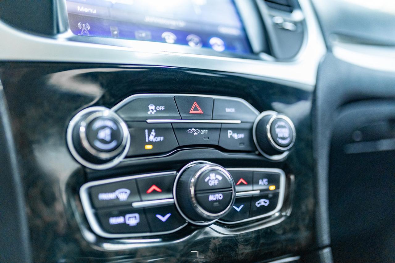 2016 Chrysler 300C AWD Leather Roof Nav BCam Red Deer AB