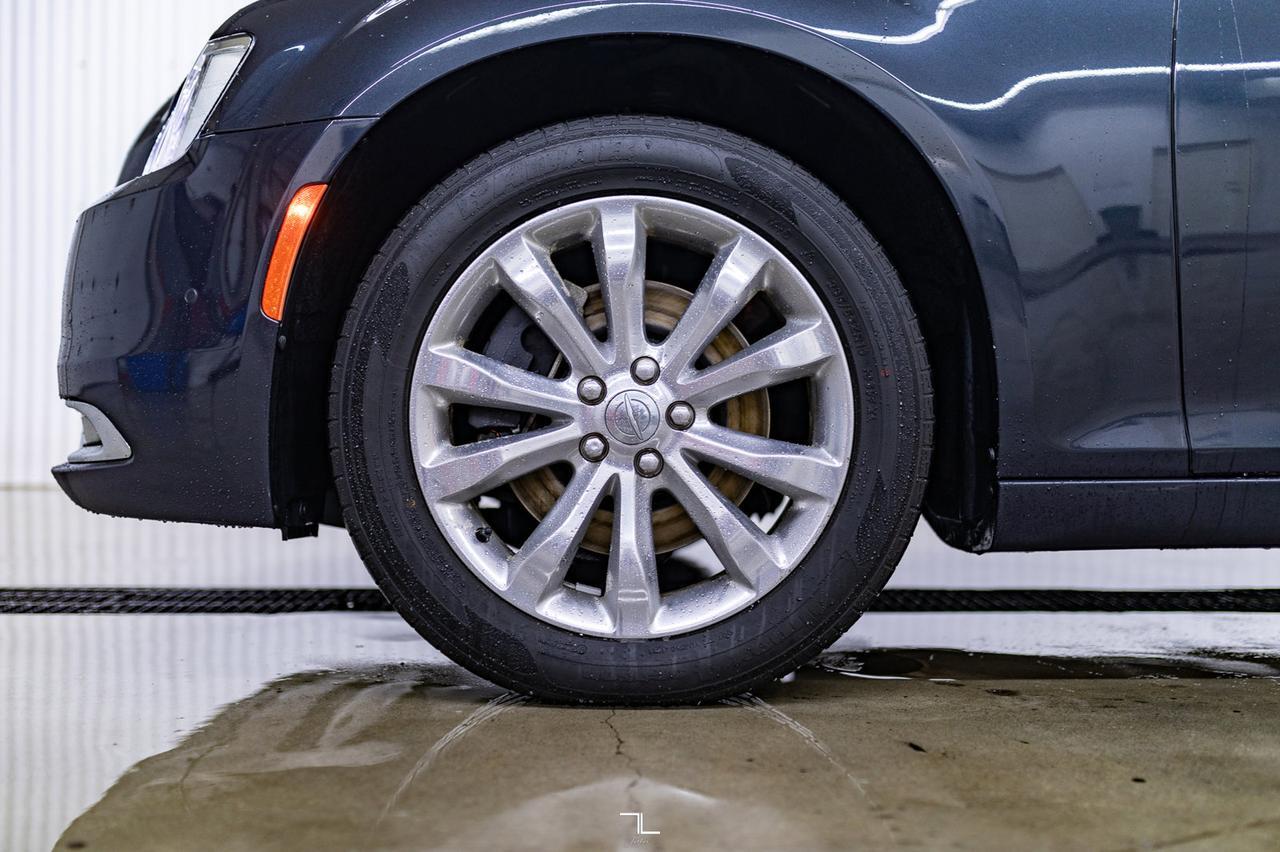 2016 Chrysler 300C AWD Leather Roof Nav BCam Red Deer AB