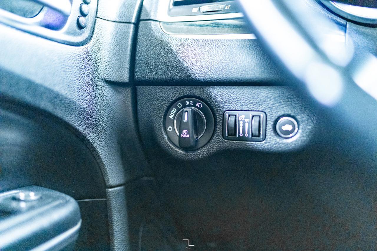 2016 Chrysler 300C AWD Leather Roof Nav BCam Red Deer AB