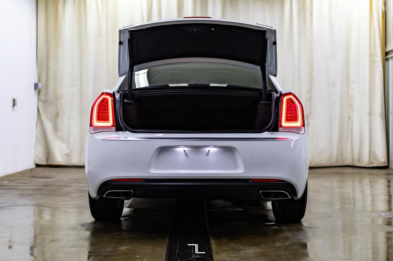 2016 Chrysler 300C AWD Platinum Leather Roof Nav BCam Red Deer AB