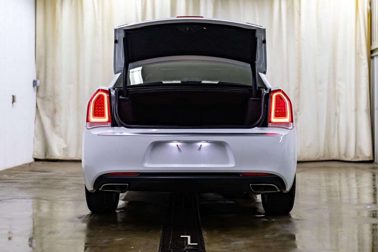 2016 Chrysler 300C AWD Platinum Leather Roof Nav BCam Red Deer AB