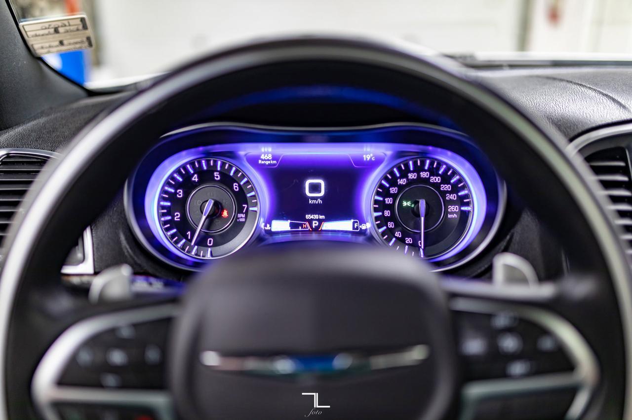 2016 Chrysler 300C AWD Platinum Leather Roof Nav BCam Red Deer AB