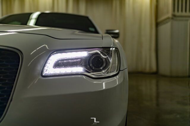 2016 Chrysler 300C AWD Platinum Leather Roof Nav BCam Red Deer AB