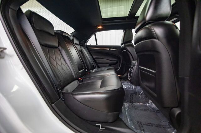 2016 Chrysler 300C AWD Platinum Leather Roof Nav BCam Red Deer AB