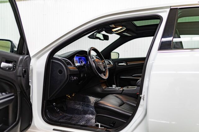 2016 Chrysler 300C AWD Platinum Leather Roof Nav BCam Red Deer AB