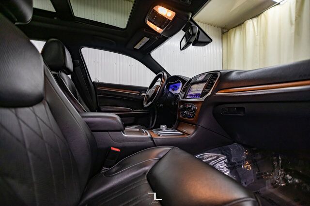 2016 Chrysler 300C AWD Platinum Leather Roof Nav BCam Red Deer AB