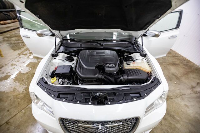 2016 Chrysler 300C AWD Platinum Leather Roof Nav BCam Red Deer AB