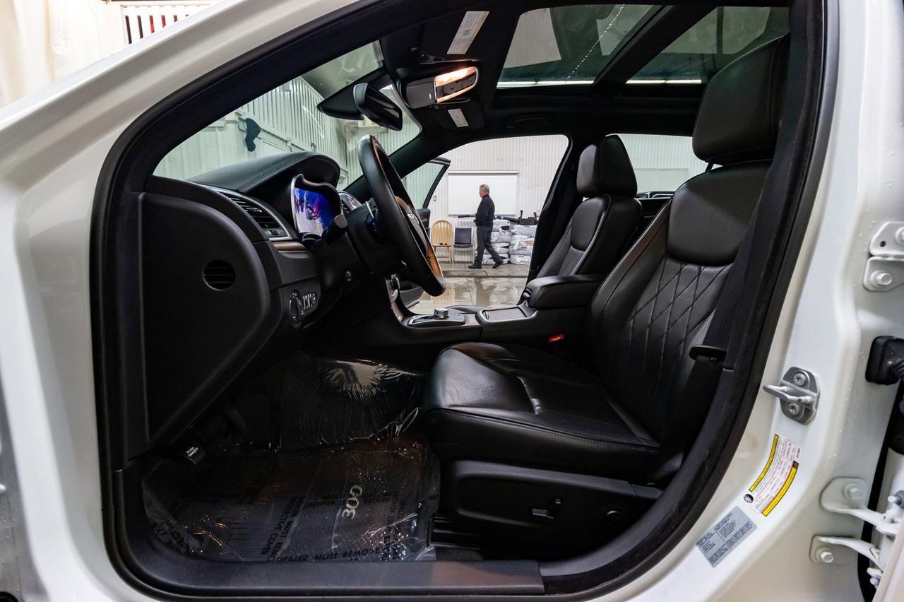 2016 Chrysler 300C AWD Platinum Leather Roof Nav Red Deer AB