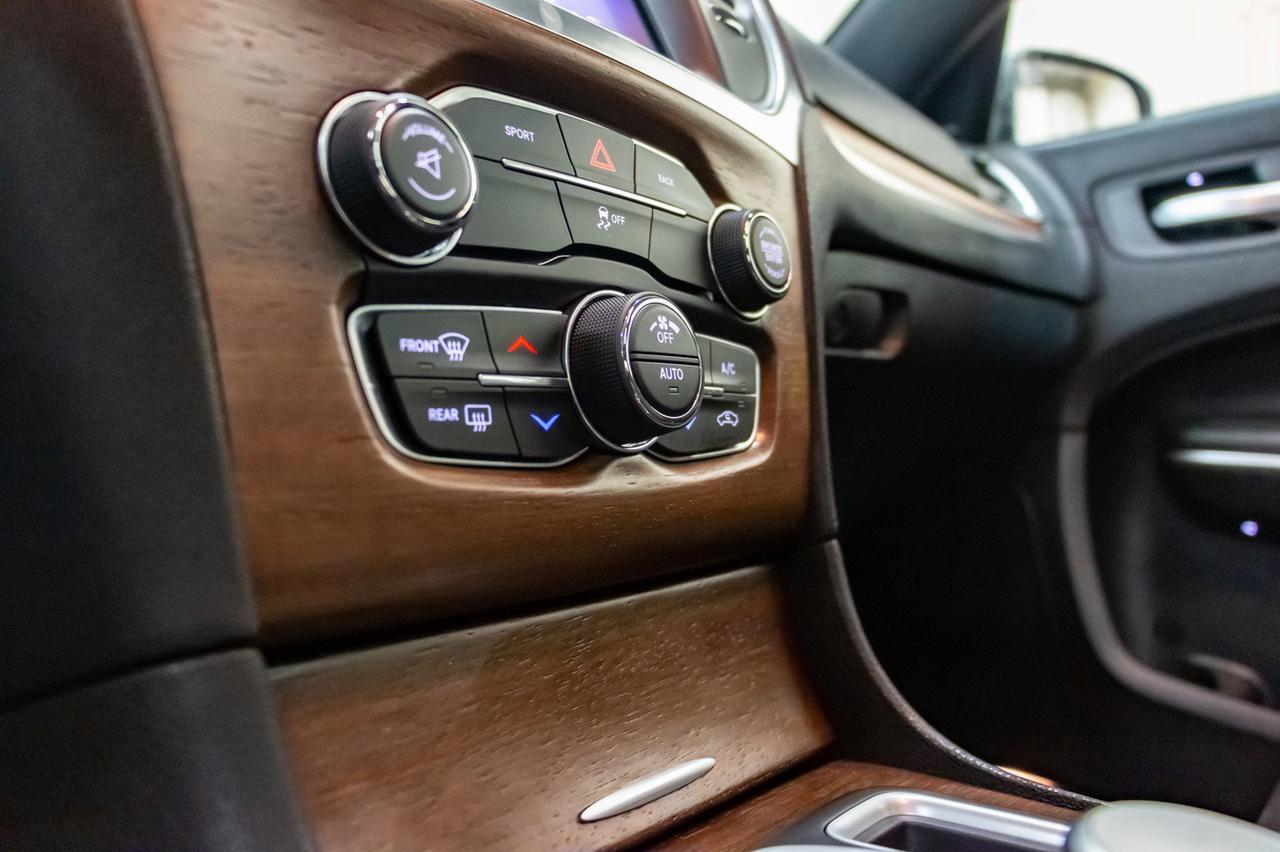 2016 Chrysler 300C AWD Platinum Leather Roof Nav Red Deer AB