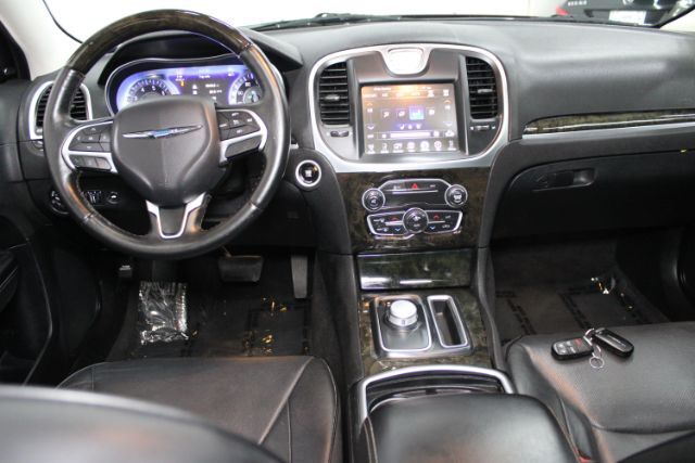 2016 Chrysler 300C Luxury