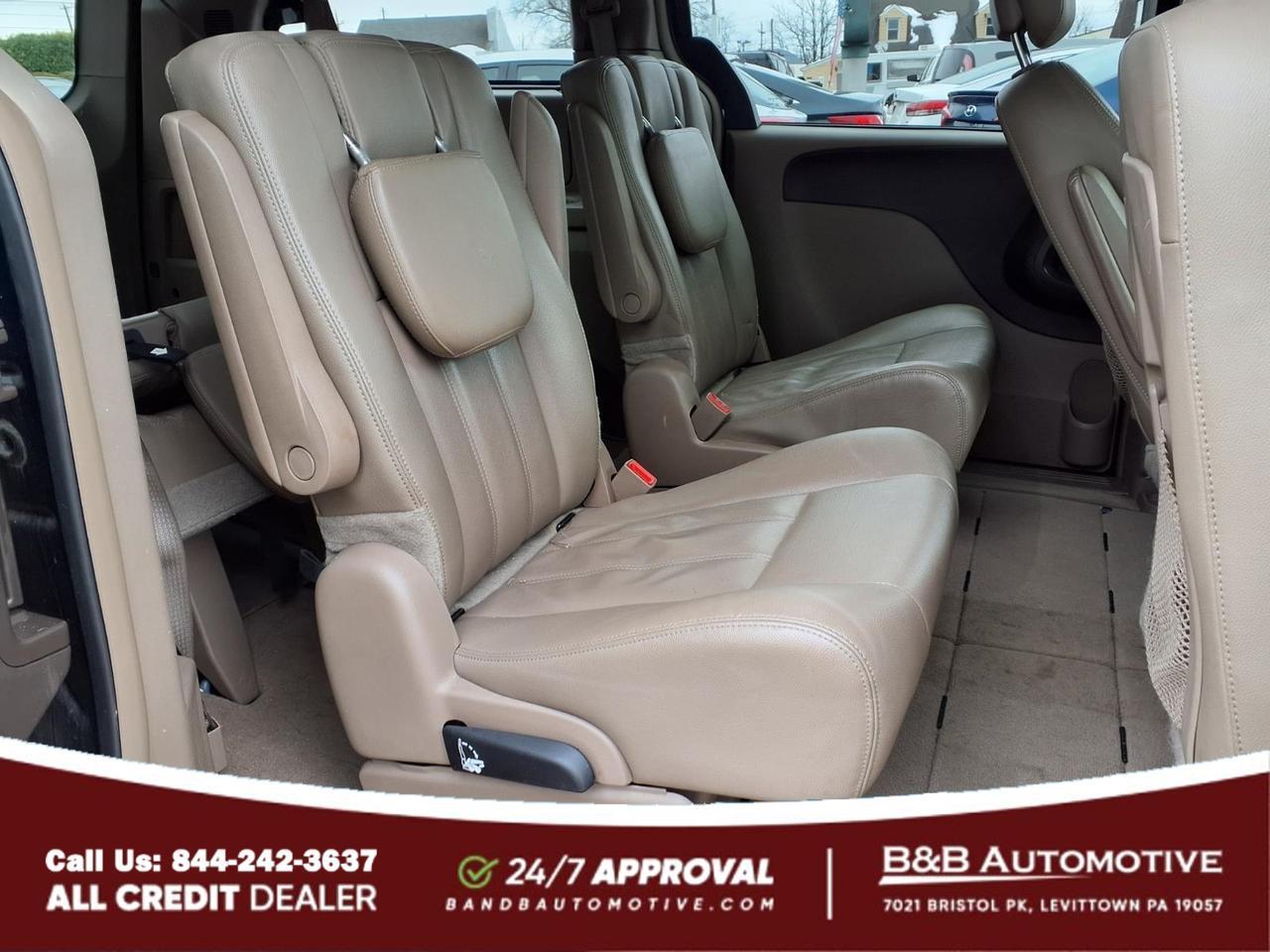 2016 Chrysler Town and Country Levittown PA