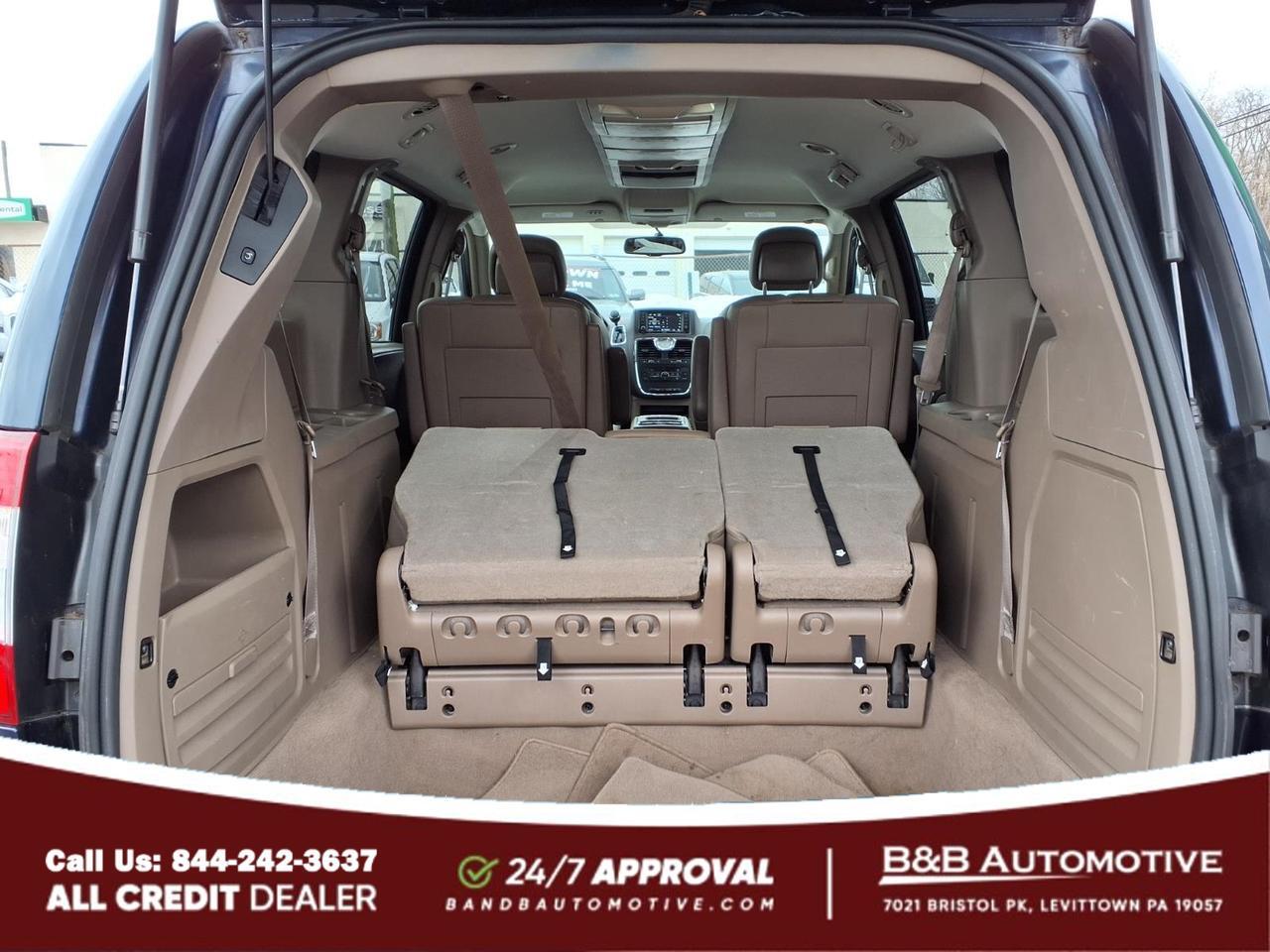 2016 Chrysler Town and Country Levittown PA
