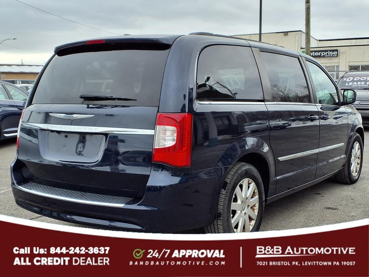 2016 Chrysler Town and Country Levittown PA