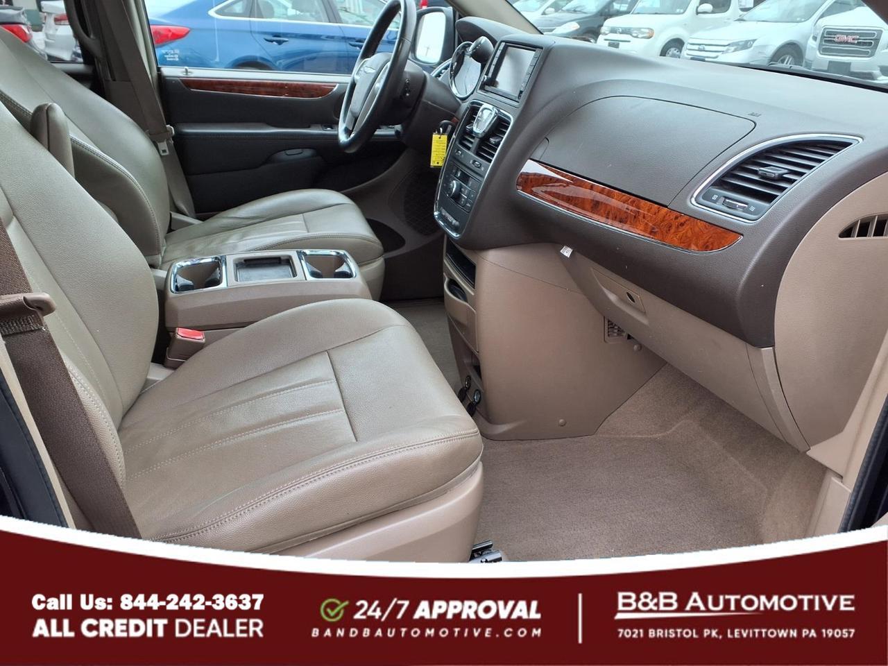 2016 Chrysler Town and Country Levittown PA