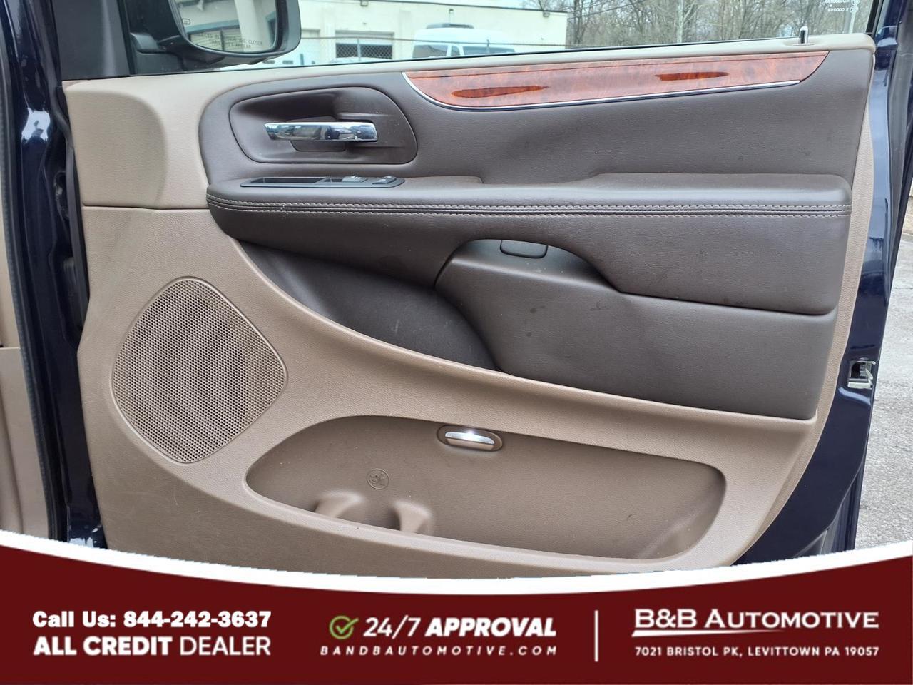 2016 Chrysler Town and Country Levittown PA
