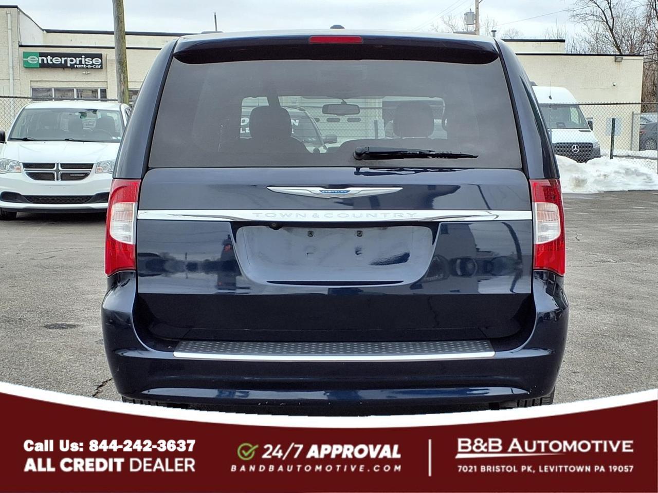 2016 Chrysler Town and Country Levittown PA