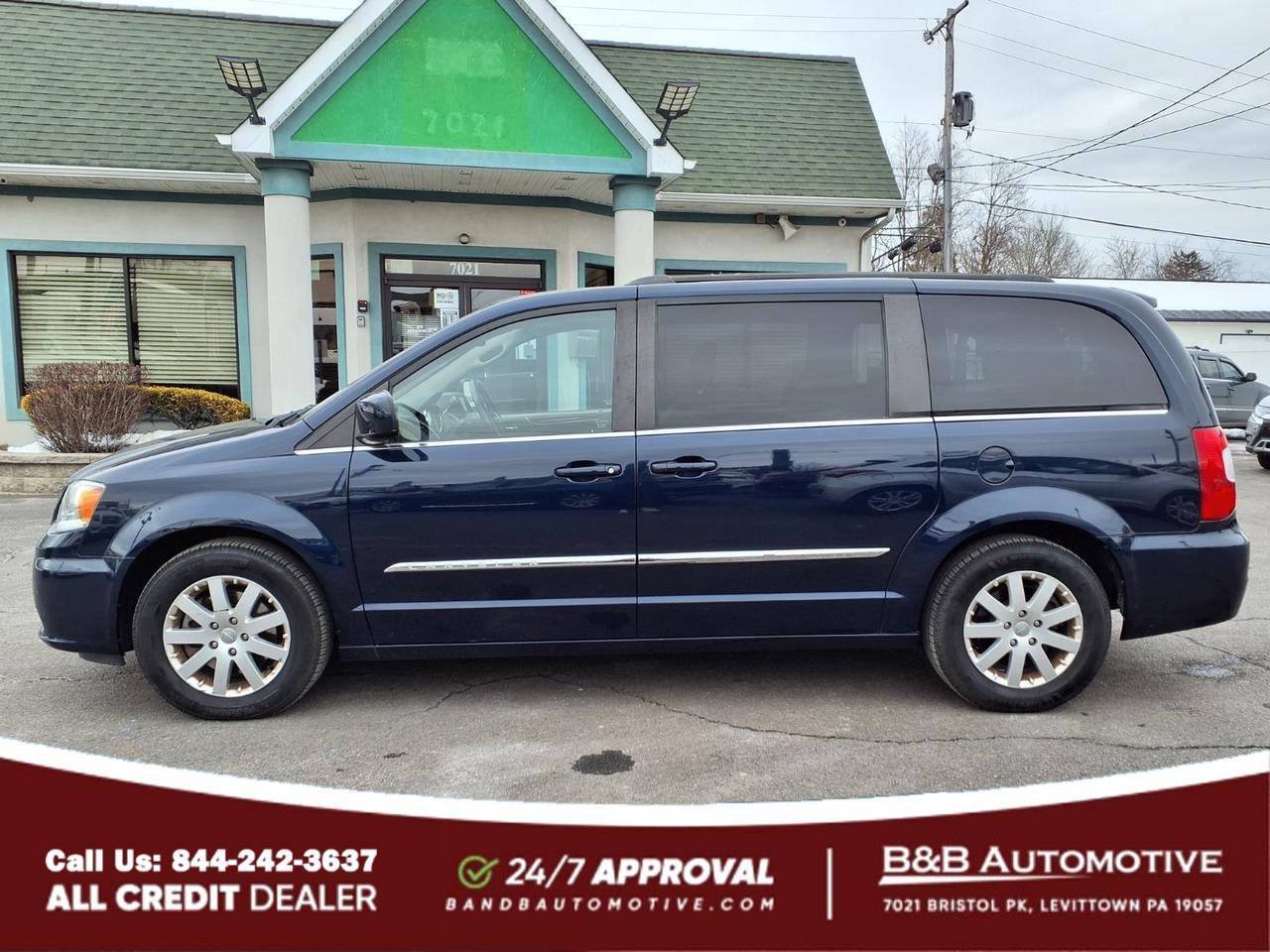2016 Chrysler Town and Country Levittown PA